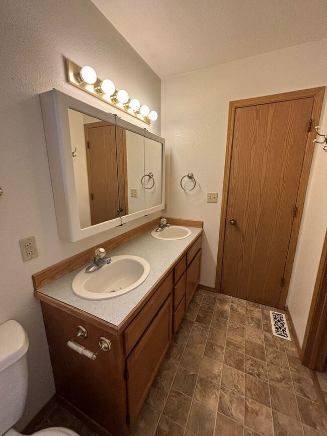 Building Photo - 2307 E O Ct