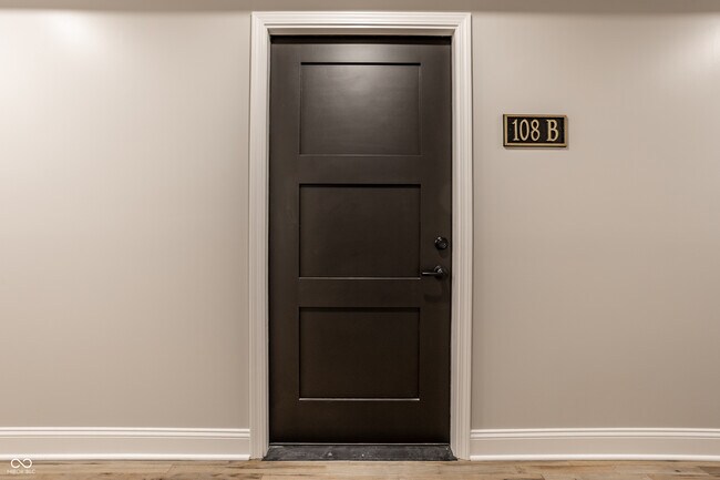 Building Photo - 108 W Main St