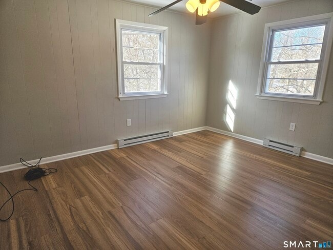 Building Photo - 131 Milford St Ext