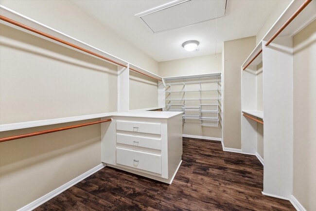 Building Photo - 1407 Dart St