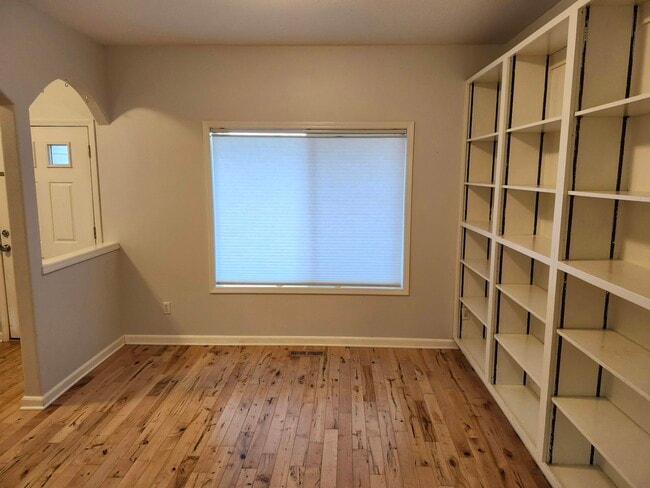 Building Photo - 203 NE 55th Ave