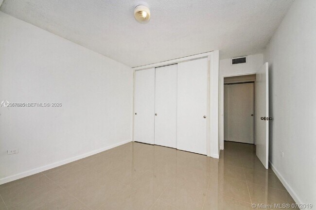 Building Photo - 7545 E Treasure Dr