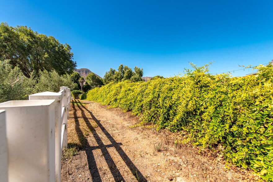 Building Photo - 2474 Barbara Dr