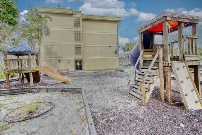 Building Photo - 1875 W 56th St
