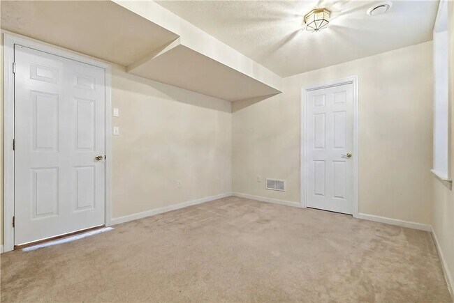 Building Photo - 10565 Cherry Grove Ct