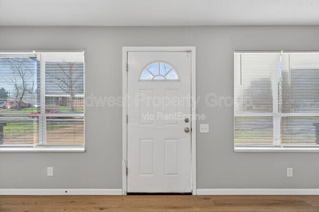 Building Photo - 2228 Duchess Dr