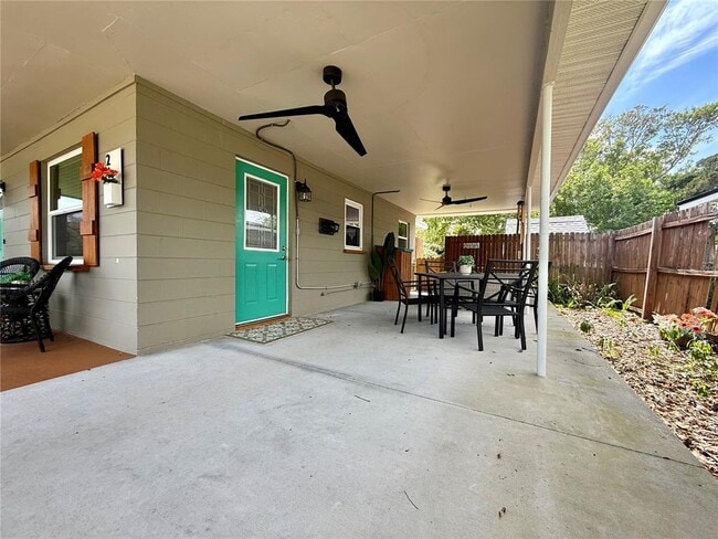 Building Photo - 2440 Anastasia Dr