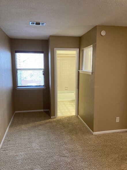 Building Photo - 7450 Holly Hill Dr