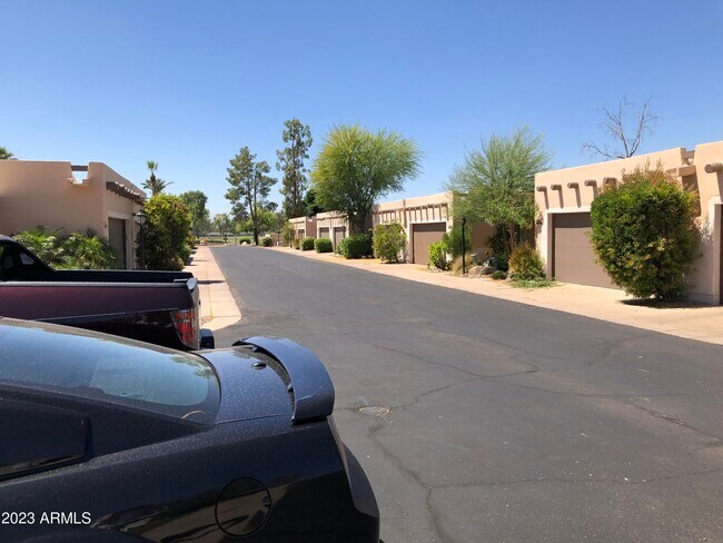 Building Photo - 6527 N 13th Dr