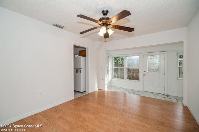 Building Photo - 2154 Henry St NE