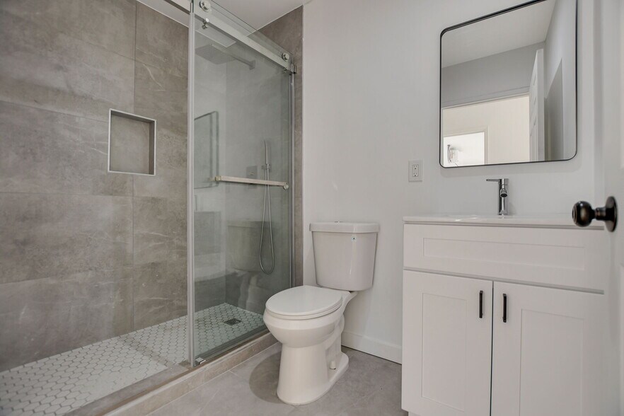 Building Photo - 2005 21st St