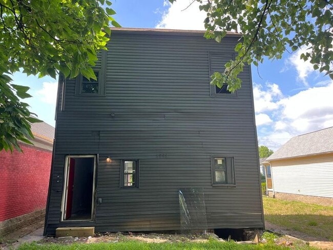 Building Photo - 1711 W Kentucky St