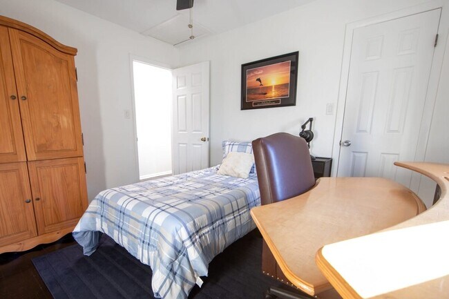 Building Photo - 736 W Ocean View Ave