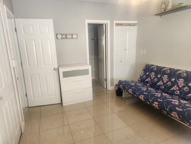 Master Bedroom - 120 NE 20th Ave