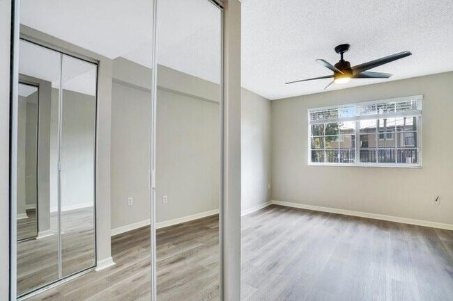 Building Photo - 1700 Crestwood Ct S