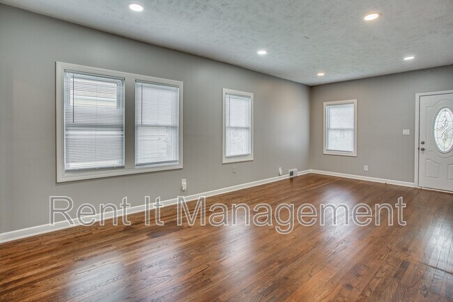 Building Photo - 1823 S 60th St
