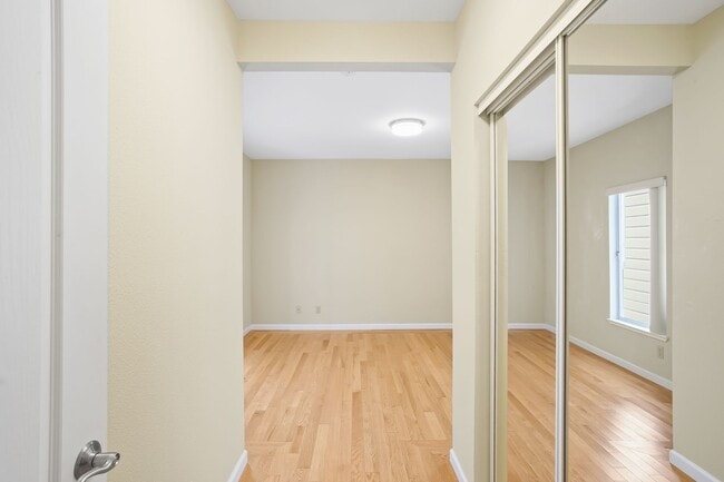 Building Photo - Spacious 3Bd/2Ba in SF Richmond District!