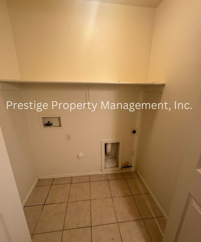 Building Photo - This 4/2 Vail home is what you've been looking for!!