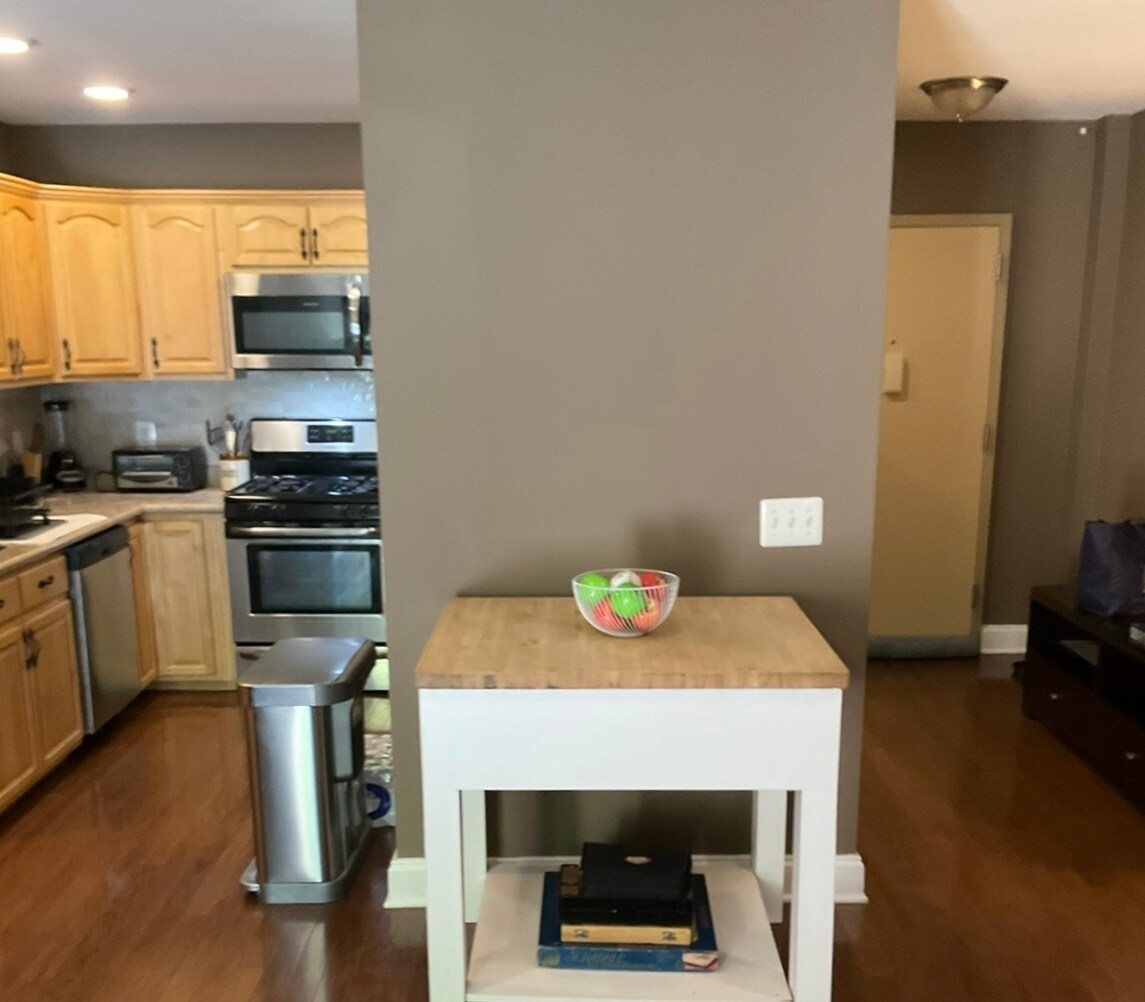 Living Room - 100 West Ave