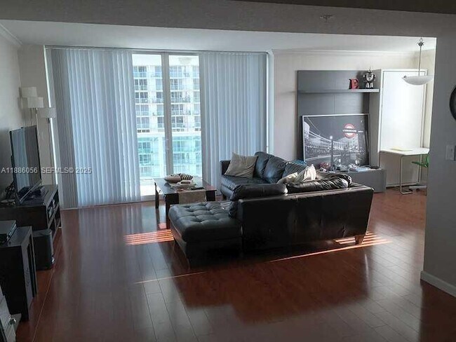 Building Photo - 1800 N Bayshore Dr