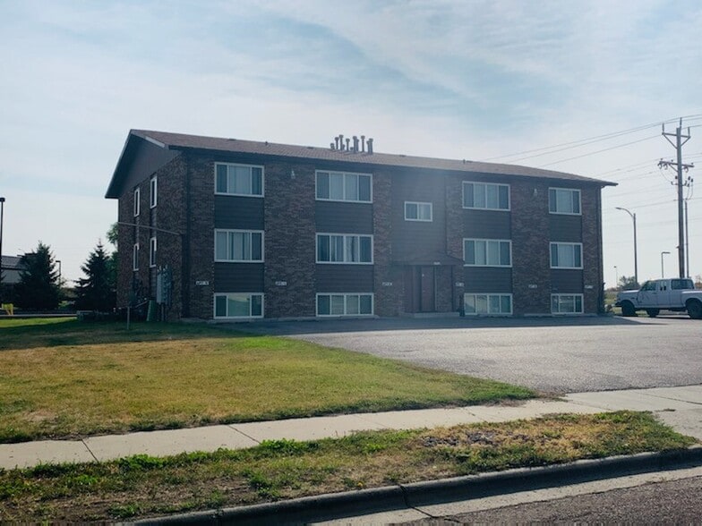 Building Photo - 8 8th St W