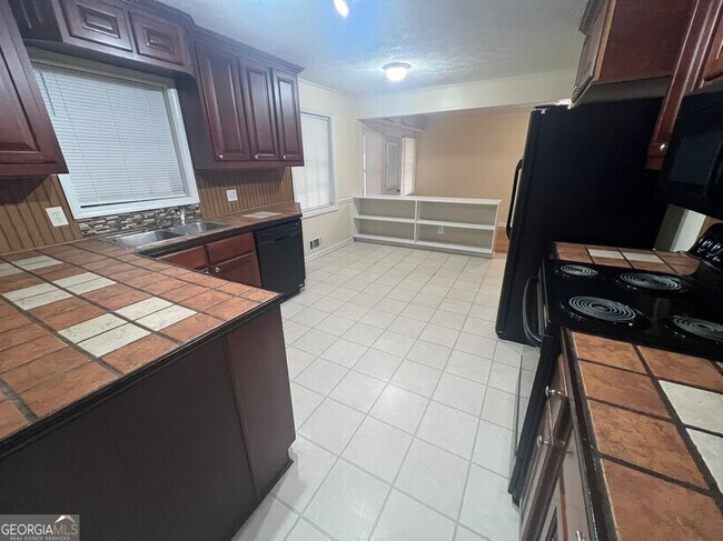 Building Photo - 916 Curry Cir SE