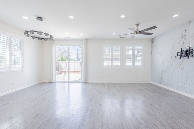 Building Photo - 16220 Retreat Ct