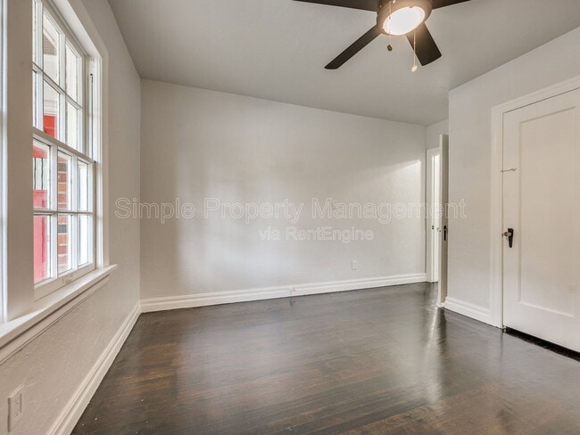 Building Photo - 2112 N Drexel Blvd