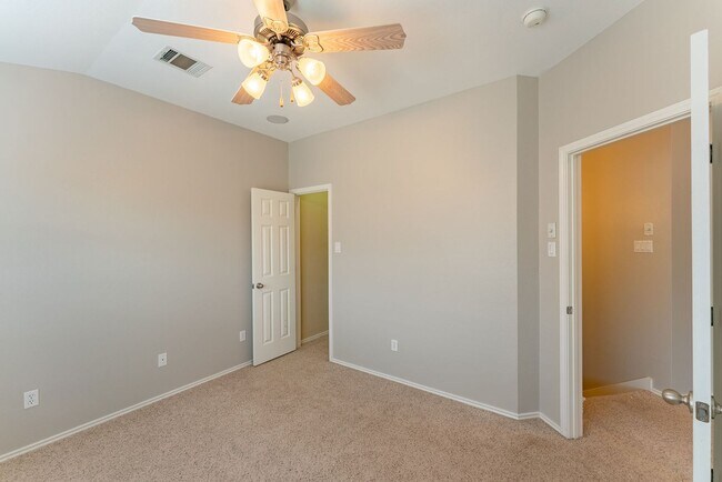 Building Photo - Stunning North-Austin  2/2.5 Home