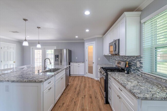 Building Photo - Now available for immediate move-in!