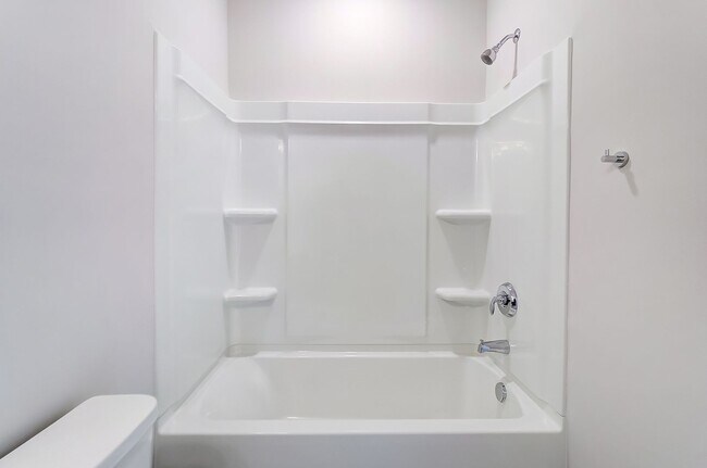 Building Photo - 3 Bedroom Townhome minutes from South End!