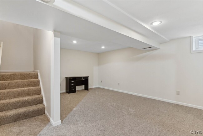 Building Photo - 104 Lookout Cir