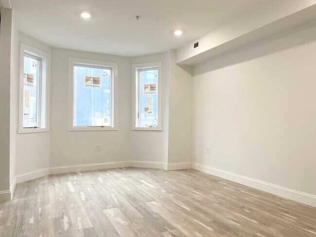 Building Photo - 87 Orleans St