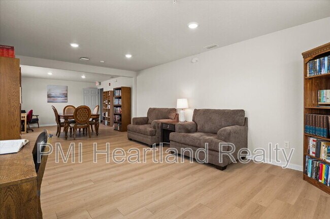Building Photo - 260 Spanish Moss Cir