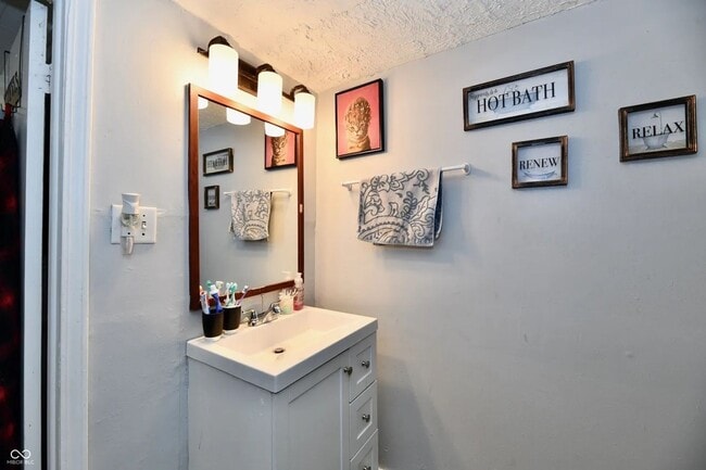 Building Photo - Charming 3-Bedroom Home Near Forest Manor Elementary!