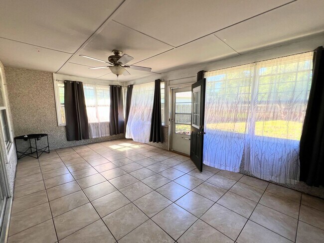 Building Photo - Charming 3-Bedroom, 2-Bath Home with Large...