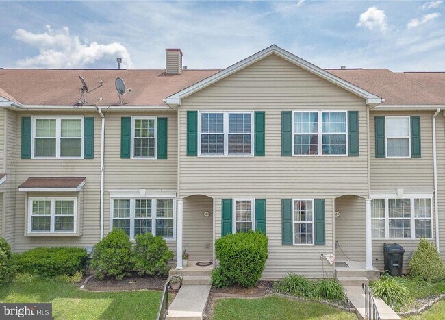 Building Photo - 106 Fir Dr