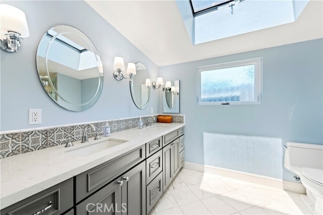 Building Photo - 480 Thalia St