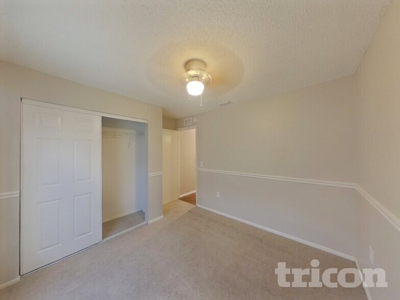 Building Photo - 1416 Thistledown Dr