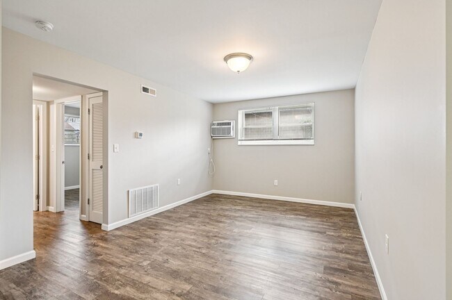 Building Photo - 1738K E. Long St.