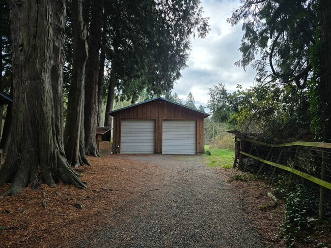 Building Photo - Tiny Home in the County!