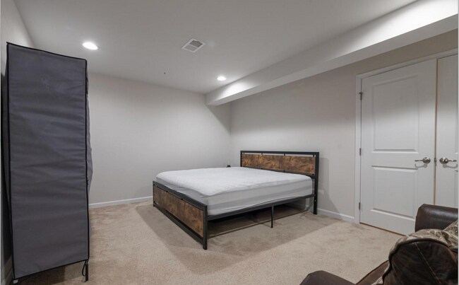 Building Photo - 1113 Long Farm Cir