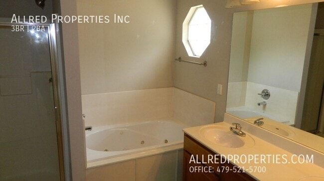 Building Photo - Gorgeous Single Family Home in West Fayetteville!