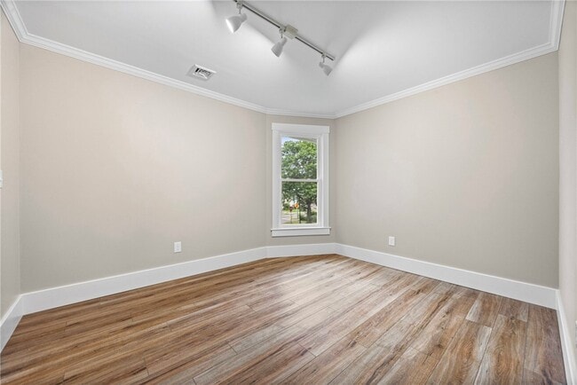Building Photo - 185 Columbia Ave