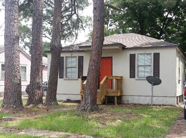 Building Photo - 3628 Chippewa St