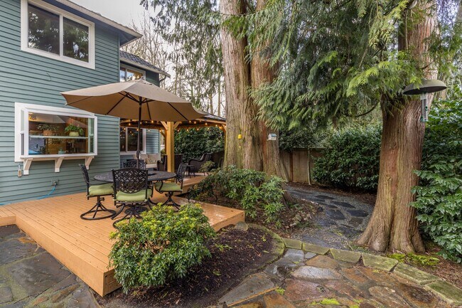 Building Photo - Lea Hill beautiful home - 4 bedroom 2.5 baths with 3 car garage & AC - A must see - Available Apr...