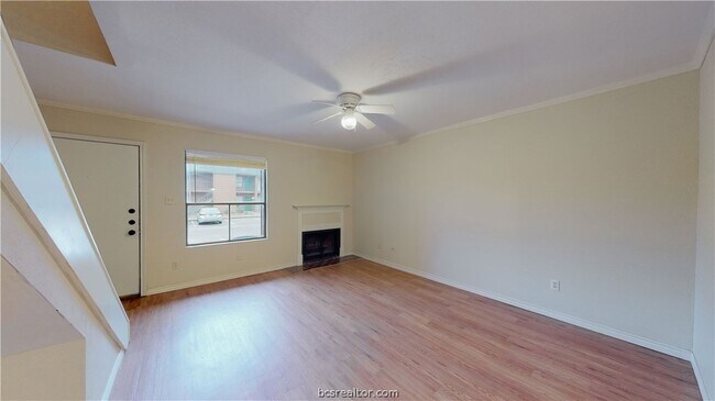 Building Photo - 904 University Oaks Blvd