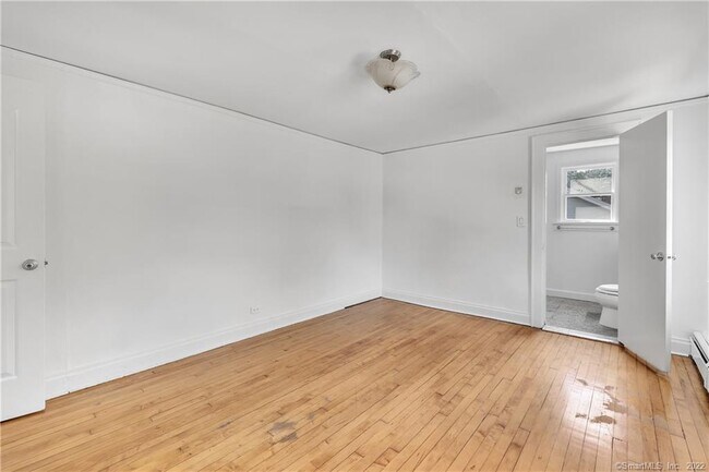 Building Photo - 11 Hallmark Pl