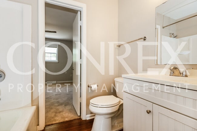 Building Photo - Gorgeous Mount Pleasant Townhome