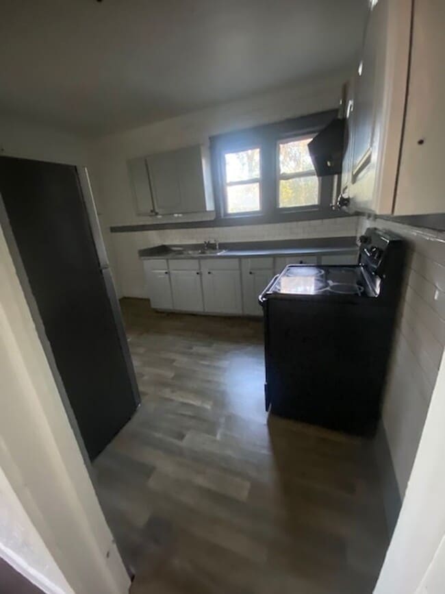Building Photo - 2 Bed 1 Bath Home | Pet Friendly | Washer Dryer Hook Ups | Section 8 Welcome